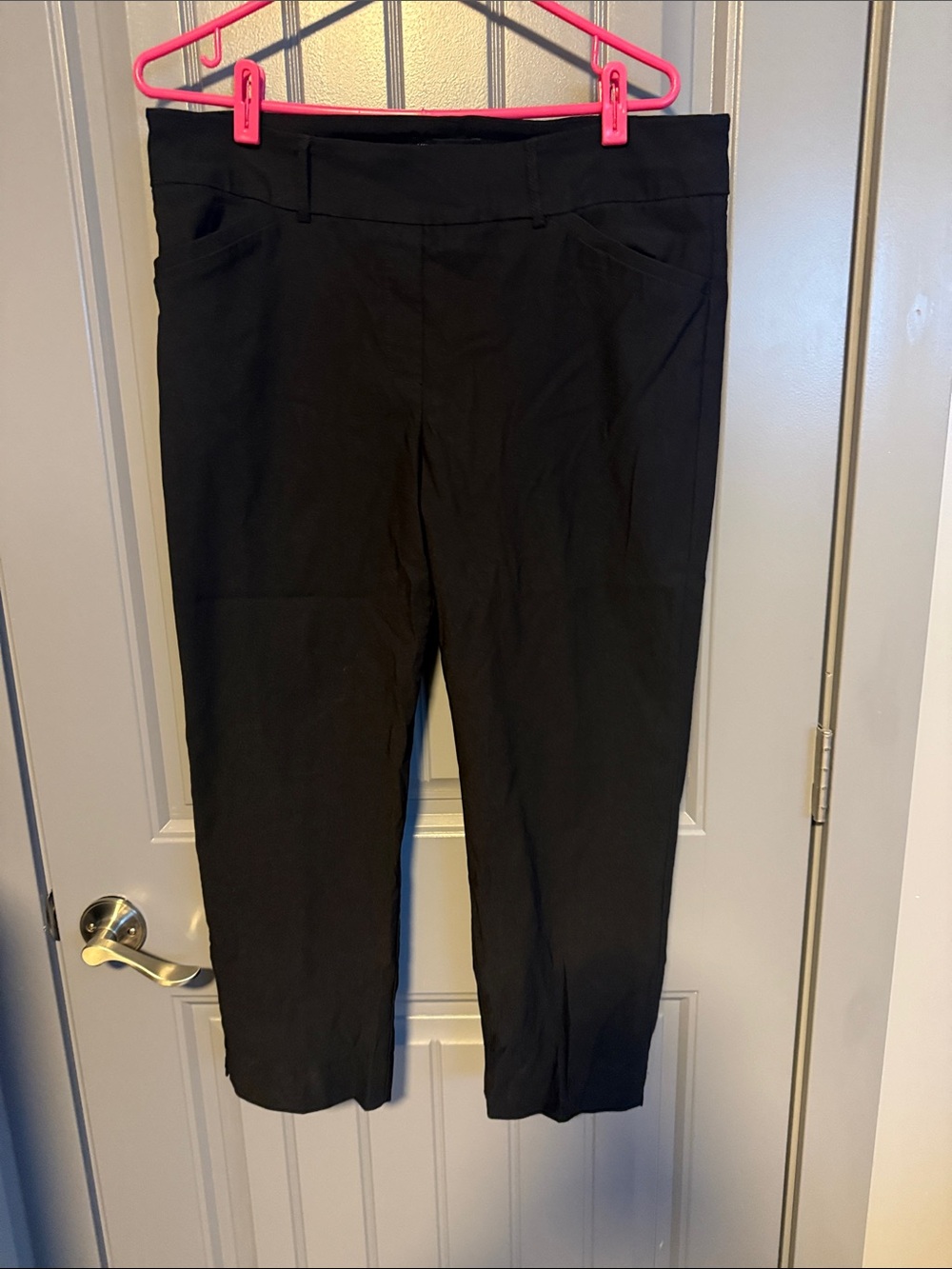 Hilary Radley Black Pull-On Capri Pants